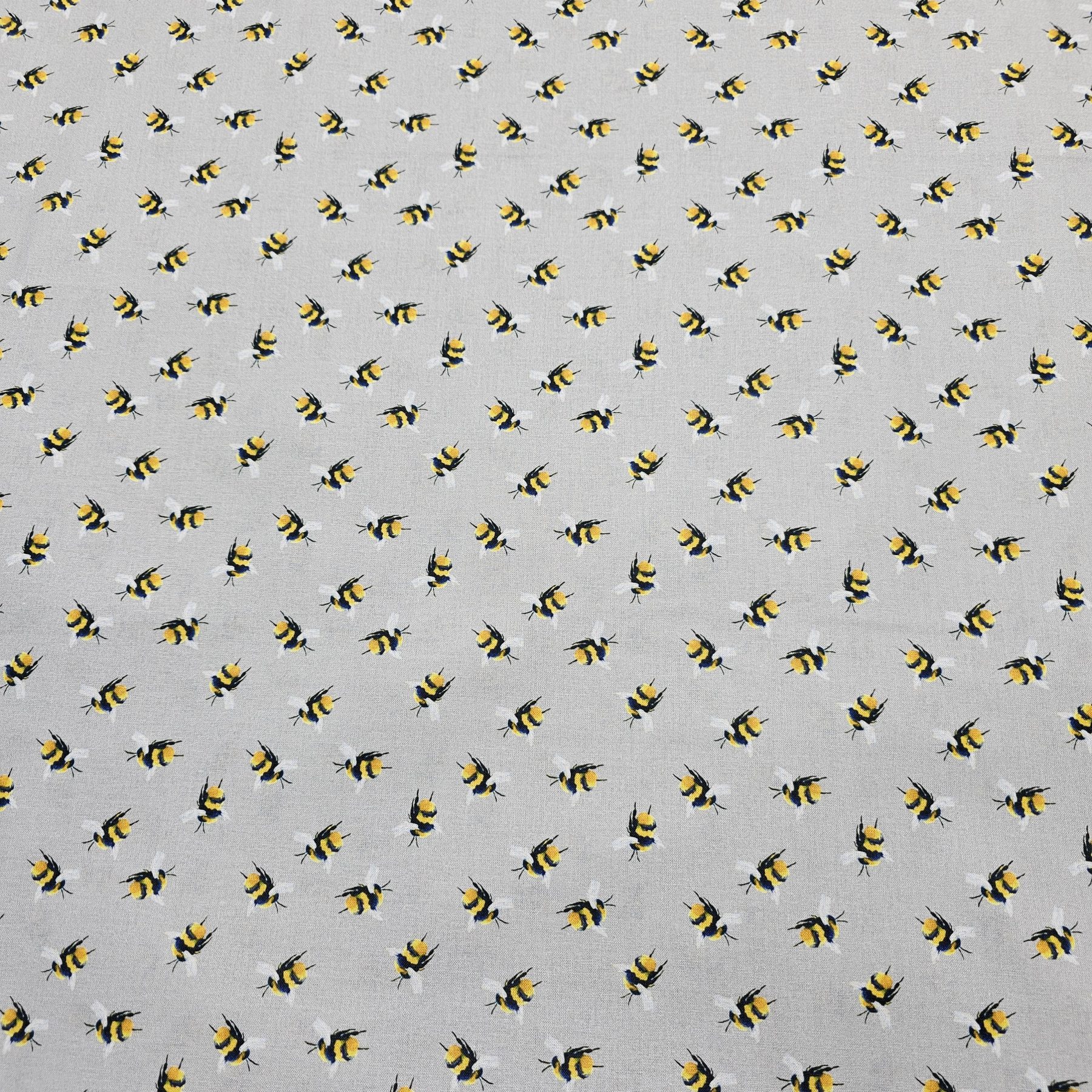 Bee's in Flight Multi Directional - CC051