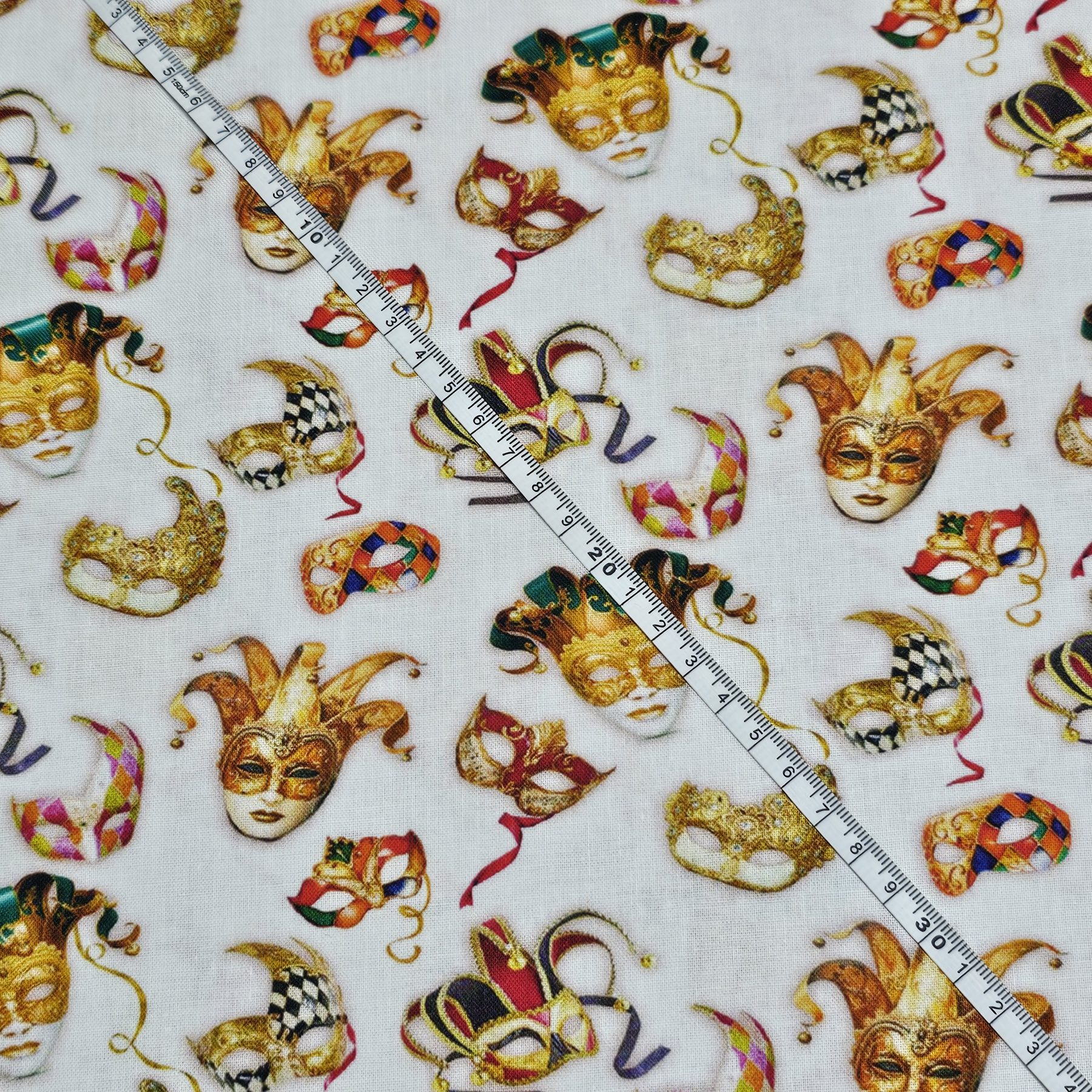 Crafty Fabrics - Small Party Mask Design - CC094