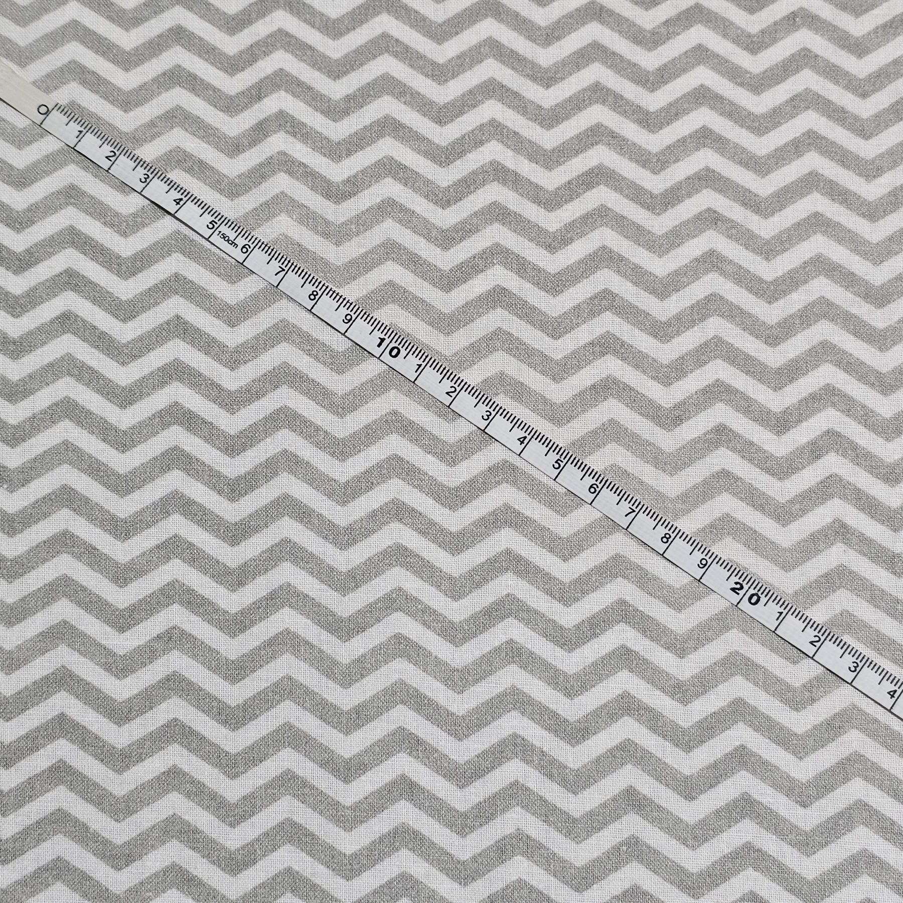 Crafty Fabrics - Small Zigzag Design - CC122