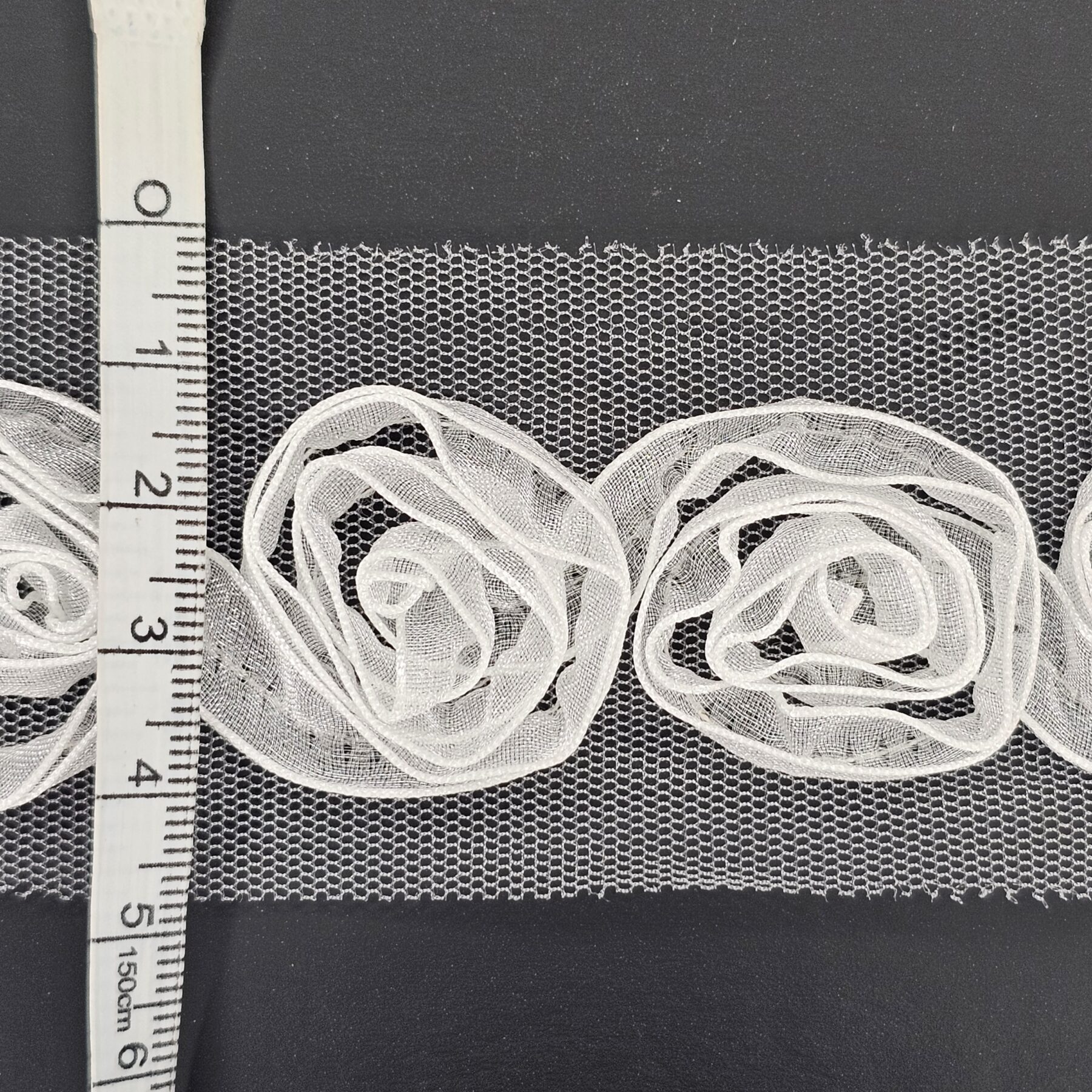 3D Flowers White Medium Trimmings - 3 metres - TP3028