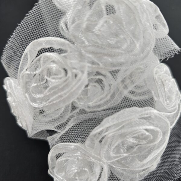 3D Flowers White Medium Trimmings - 3 metres - TP3028