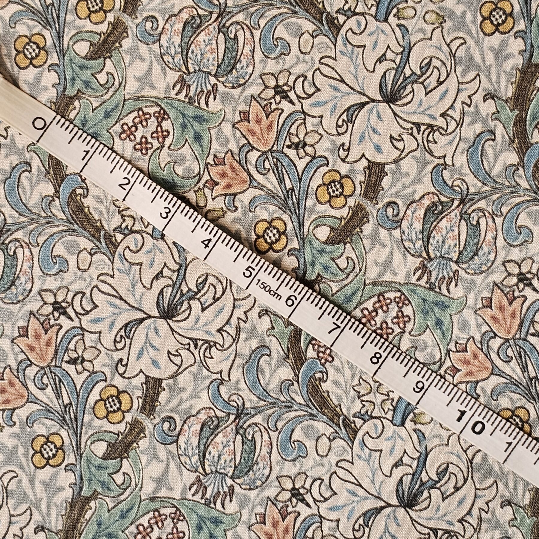 William Morris - Golden Lily - Opalite - CC004