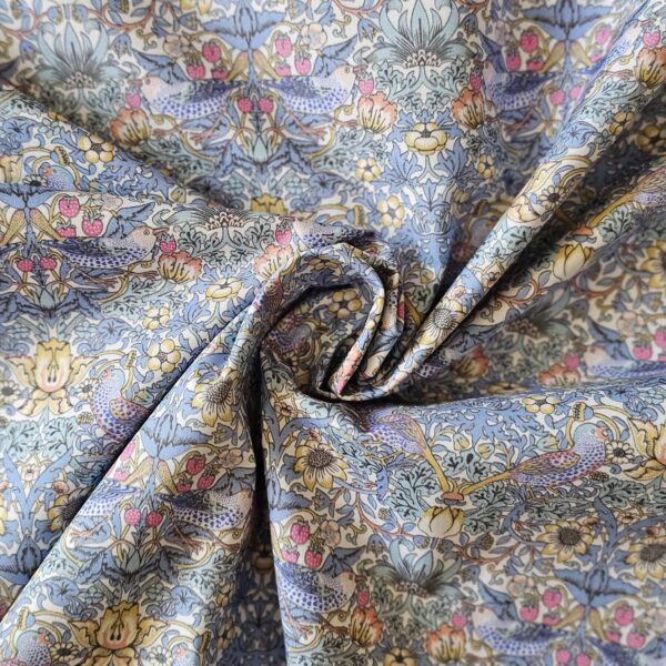 William Morris - Strawberry - Thief Cornflower - CC014