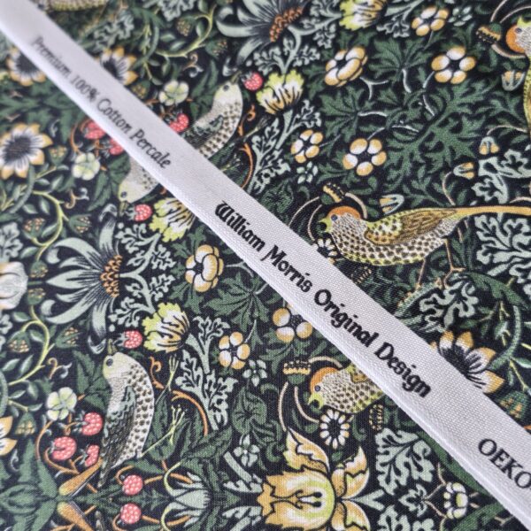 William Morris - Strawberry - Thief Liquorice - CC015