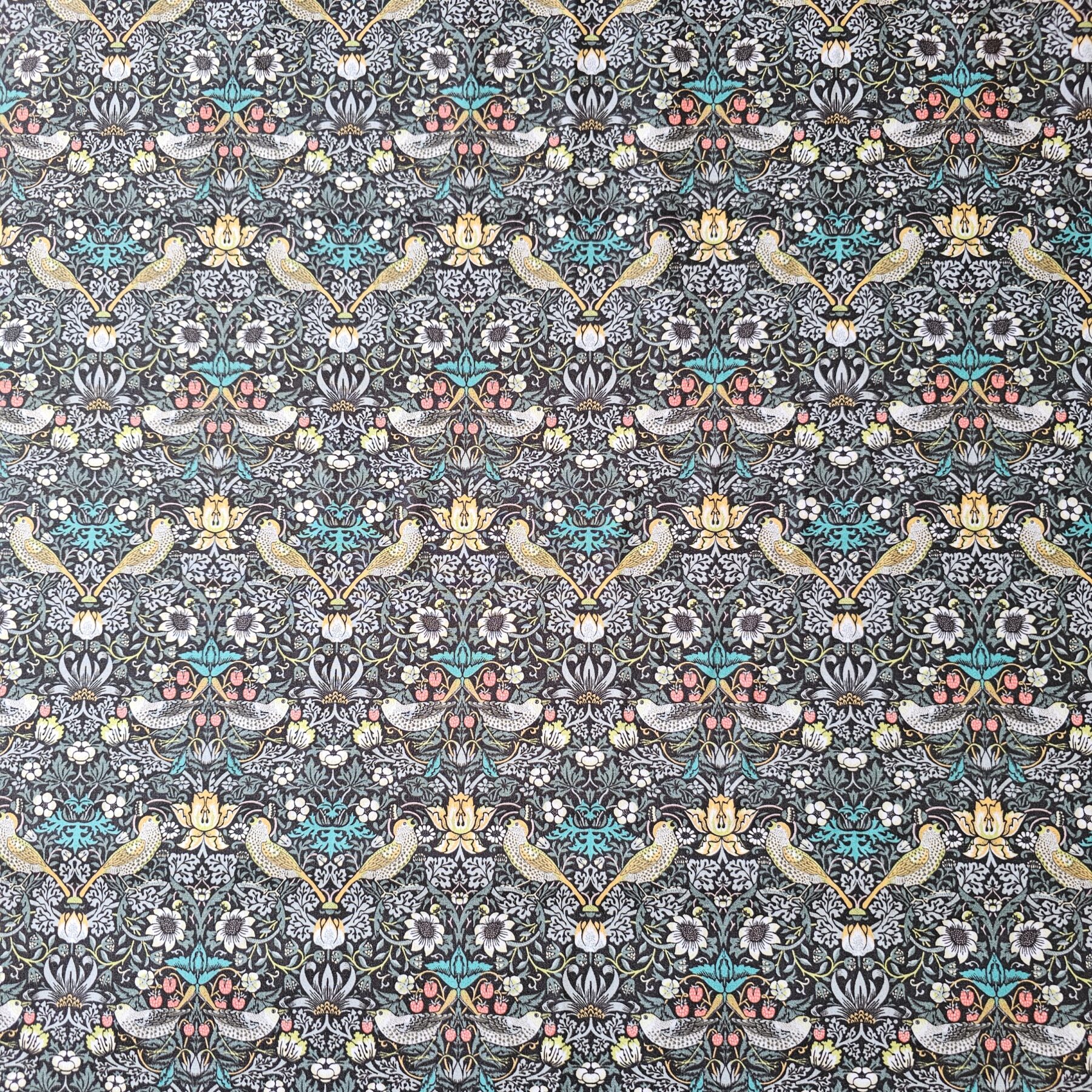 William Morris - Strawberry - Thief Shadow - CC020